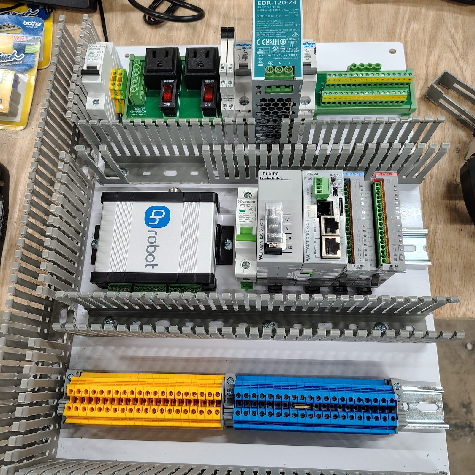 Back panel with OnRobot controller, I/O, and color-coded terminal blocks