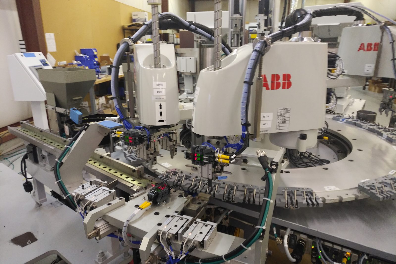 Custom assembly machine with ABB robots