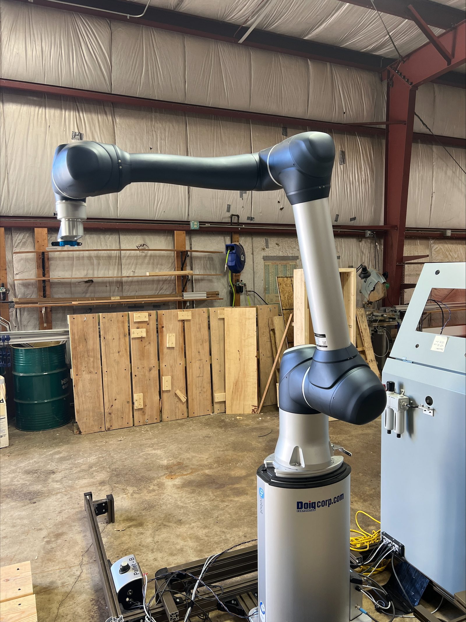 Collaborative robot set up as a palletizing cell